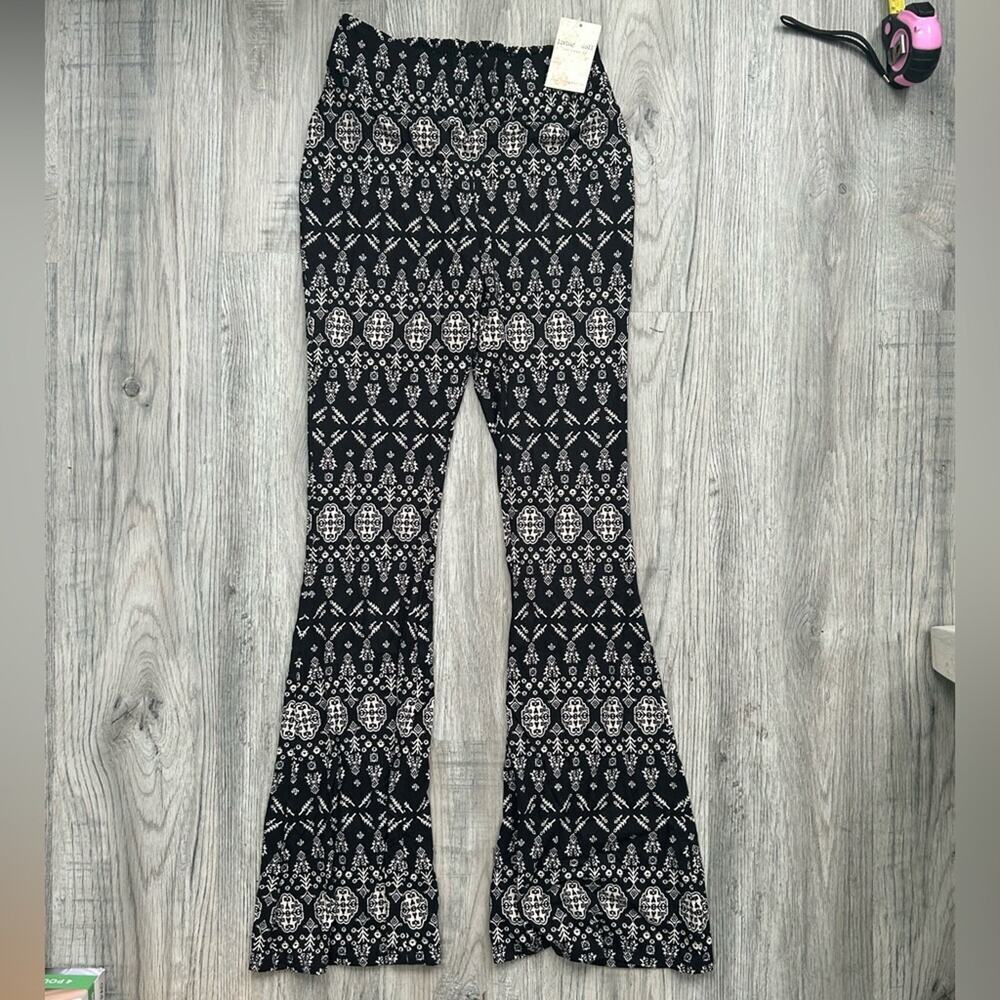 Living Doll Black and White Patterned‎ Flare Yoga Pants Sz XS